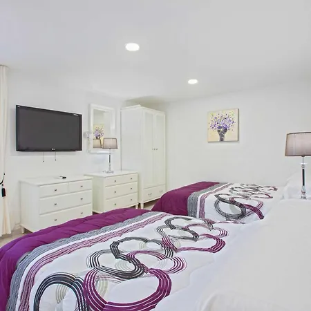 Modern Mojones Casa Penyas Blancas Dos 4 Bedrooms Private Heated Pool Puerto Del Carmen Vila Puerto del Carmen (Lanzarote)