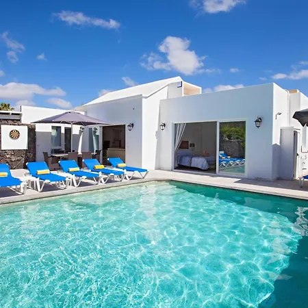 Modern Mojones Casa Penyas Blancas Dos 4 Bedrooms Private Heated Pool Puerto Del Carmen Vila Puerto del Carmen (Lanzarote)